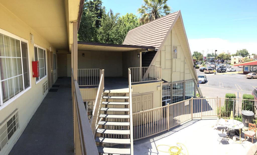 Motel Discovery 2*