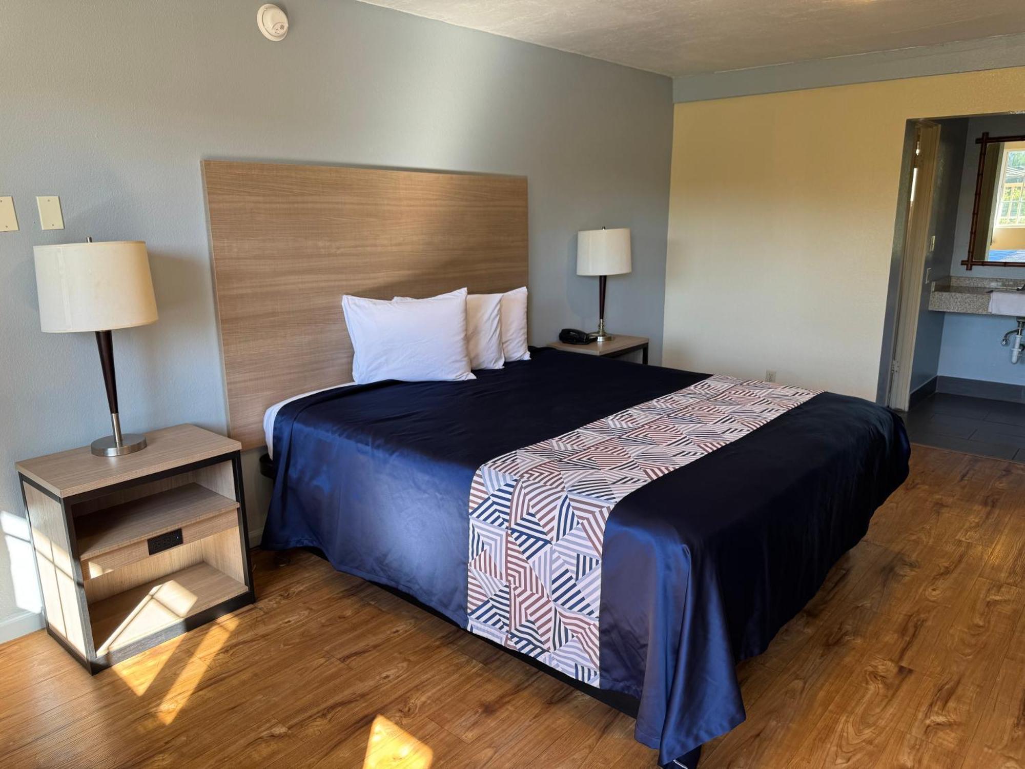 Motel Discovery 2*